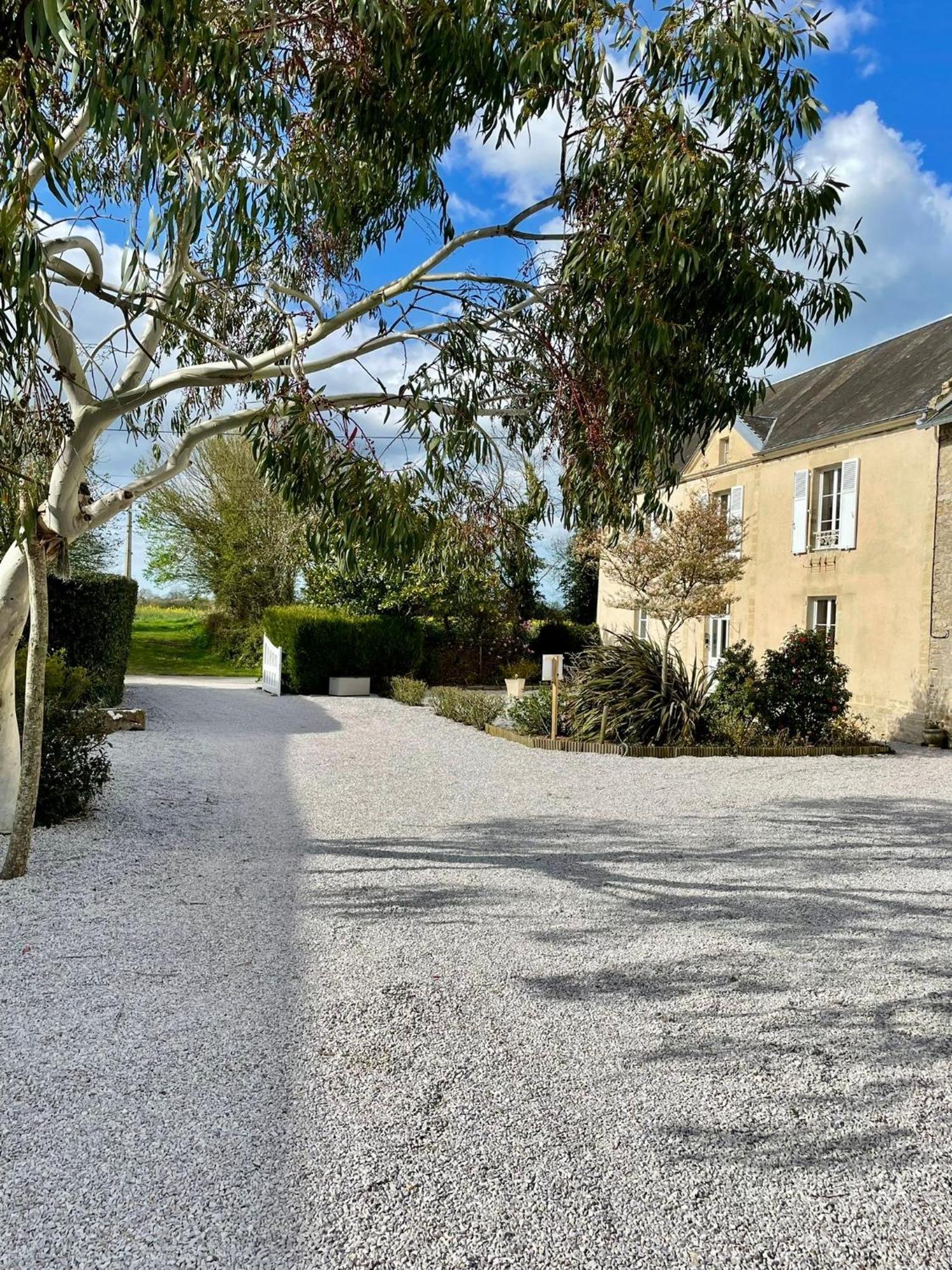 Les Chambres D'Omaha Beach Etablissement Avec Deux Chambres D'Hotes, Petit-Dejeuner Compris Fait-Maison Et Produits Locaux เวียร์วิลล์ ซัวร์ แมร์ ภายนอก รูปภาพ